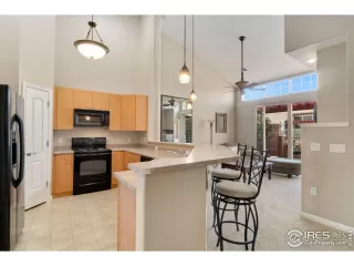 Photo #5: 1000223 Listing