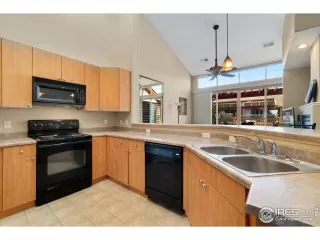 Photo #6: 1000223 Listing