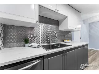 Photo #6: 1002801 Listing