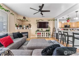 Photo #5: 1004766 Listing