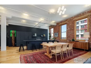 Photo #4: 1004928 Listing