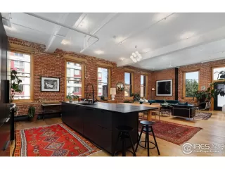 Photo #5: 1004928 Listing