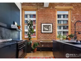 Photo #6: 1004928 Listing