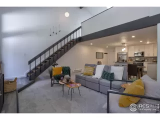 Photo #4: 1005836 Listing