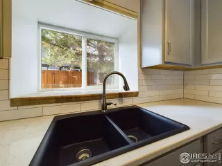 Photo #4: 1005939 Listing