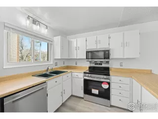 Photo #3: 1006327 Listing