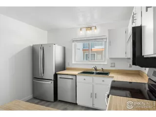 Photo #4: 1006327 Listing