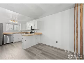 Photo #6: 1006327 Listing