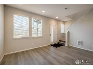 Photo #5: 1006965 Listing