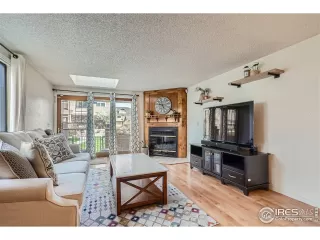 Photo #5: 1007817 Listing
