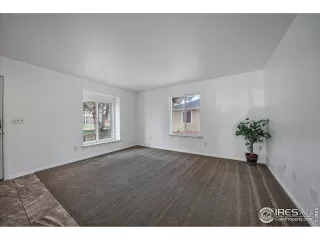 Photo #3: 1007934 Listing