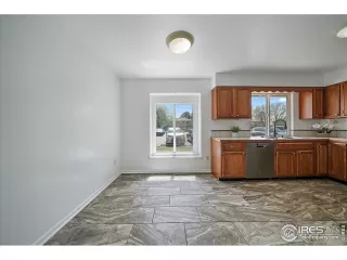 Photo #6: 1007934 Listing