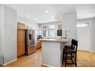 Photo #5: 1008264 Listing