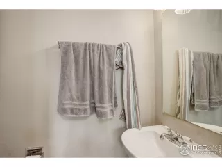 Photo #6: 1008287 Listing