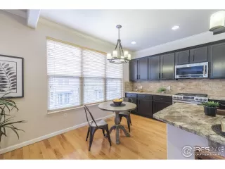 Photo #6: 1008300 Listing