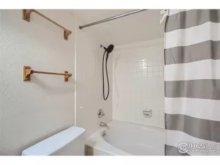 Photo #4: 1008522 Listing