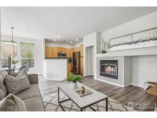 Photo #6: 1009399 Listing