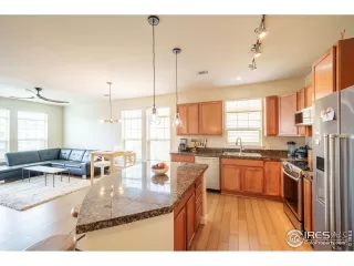 Photo #4: 1009464 Listing