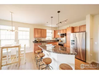 Photo #6: 1009464 Listing