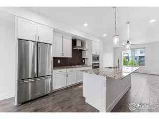 Photo #6: 1009505 Listing