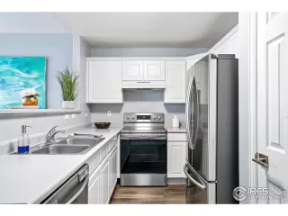 Photo #5: 1012440 Listing