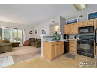 Photo #6: 1012489 Listing