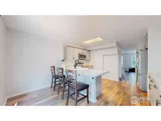 Photo #5: 1013862 Listing