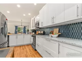 Photo #6: 1017369 Listing