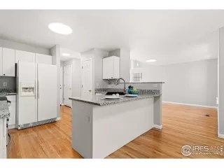 Photo #6: 1019051 Listing