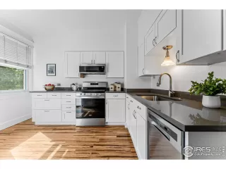 Photo #6: 1019054 Listing