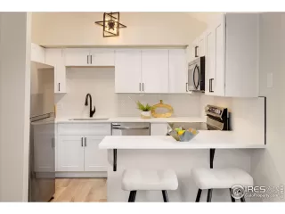 Photo #5: 1019066 Listing