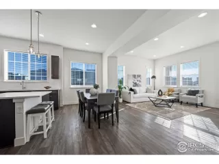 Photo #5: 1024428 Listing