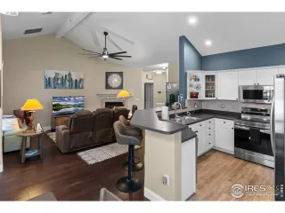 Photo #5: 1024433 Listing