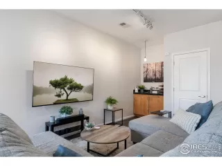 Photo #3: 1025814 Listing