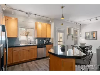 Photo #6: 1025814 Listing