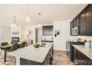 Photo #5: 1026917 Listing