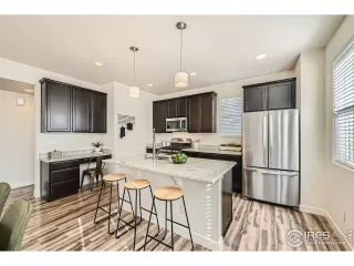 Photo #6: 1026917 Listing