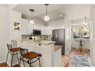 Photo #5: 1026921 Listing