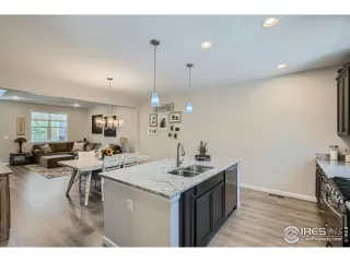 Photo #5: 1028016 Listing