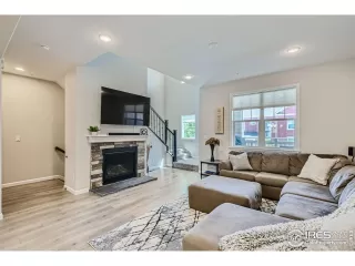 Photo #6: 1028016 Listing