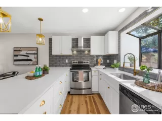 Photo #3: 1028135 Listing