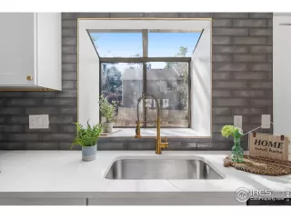 Photo #4: 1028135 Listing