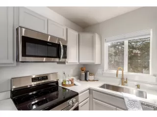 Photo #6: 1028335 Listing