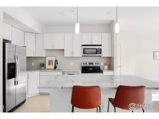 Photo #3: 1028553 Listing