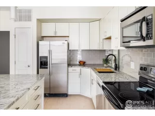 Photo #4: 1028553 Listing