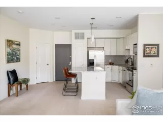 Photo #5: 1028553 Listing