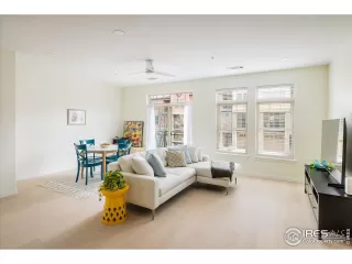 Photo #6: 1028553 Listing