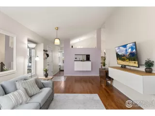 Photo #5: 1028588 Listing