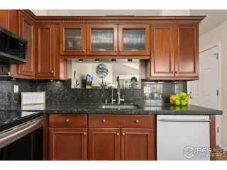 Photo #6: 1028588 Listing