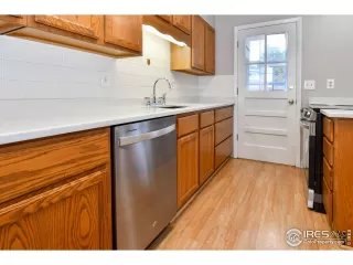 Photo #4: 1028744 Listing